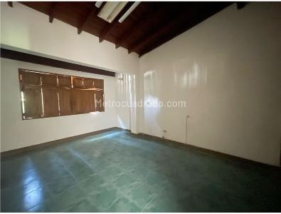 Casa de 5 alcobas en venta en Los Colores, Medellín, 500 m² · foto 9 de 18