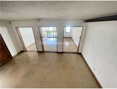 Casa de 5 alcobas en venta en Los Colores, Medellín, 500 m² · foto 10 de 18