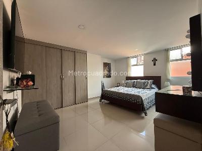 Apartamento de 3 alcobas en venta en Los Colores, Medellín, 115 m² · foto 9 de 15