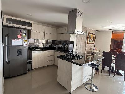 Apartamento de 3 alcobas en venta en Los Colores, Medellín, 115 m² · foto 6 de 15