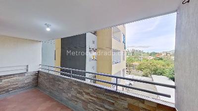 Apartamento de 3 alcobas en venta en Los Colores, Medellín, 70 m² · foto 6 de 18