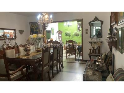 Casa de 4 alcobas en venta en El Velodromo, Medellín, 256 m² · foto 3 de 12