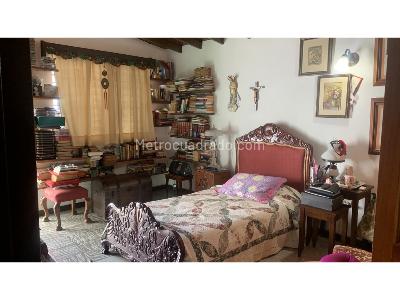 Casa de 4 alcobas en venta en El Velodromo, Medellín, 256 m² · foto 11 de 12