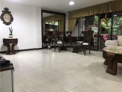 Casa de 4 alcobas en venta en Loma De Las Brujas, Envigado, 230 m² · foto 3 de 17