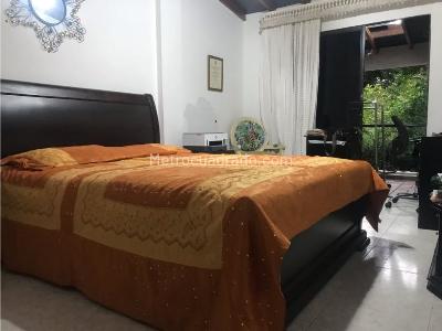 Casa de 4 alcobas en venta en Loma De Las Brujas, Envigado, 230 m² · foto 6 de 17