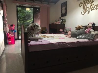 Casa de 4 alcobas en venta en Loma De Las Brujas, Envigado, 230 m² · foto 8 de 17