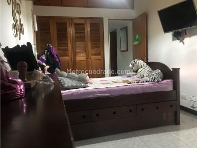 Casa de 4 alcobas en venta en Loma De Las Brujas, Envigado, 230 m² · foto 9 de 17