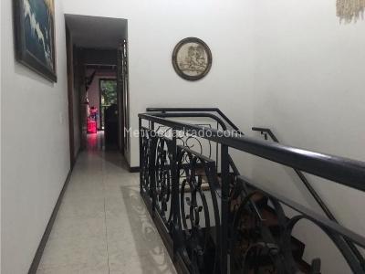 Casa de 4 alcobas en venta en Loma De Las Brujas, Envigado, 230 m² · foto 11 de 17