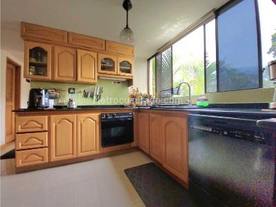 Apartamento en venta en El Poblado, Medellín · foto 6 de 13
