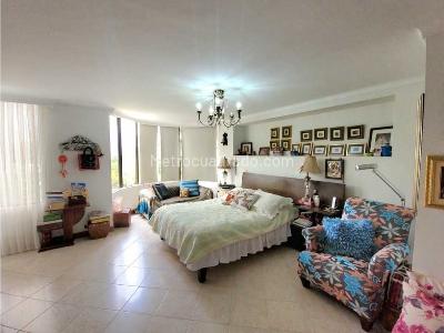 Apartamento en venta en El Poblado, Medellín · foto 10 de 13