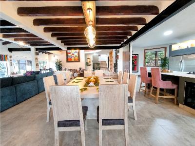 Casa de 5 alcobas en venta en El Escobero, Envigado, 375 m² · foto 7 de 14
