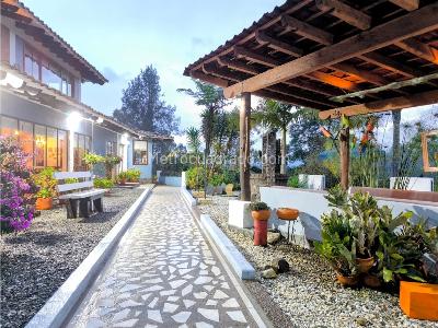 Casa de 5 alcobas en venta en El Escobero, Envigado, 375 m² · foto 13 de 14