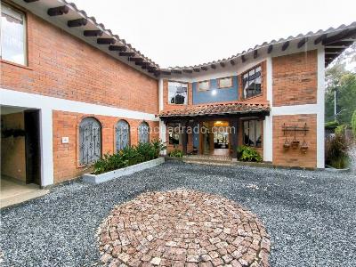 Casa de 5 alcobas en venta en El Escobero, Envigado, 375 m² · foto 14 de 14