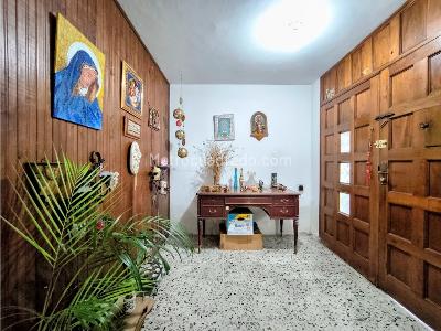 Casa de 5 alcobas en venta en San Joaquin, Medellín, 323 m² · foto 2 de 19