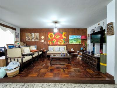 Casa de 5 alcobas en venta en San Joaquin, Medellín, 323 m² · foto 3 de 19