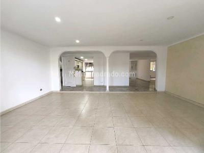 Apartamento de 3 alcobas en venta en El Poblado, Medellín, 140 m² · foto 2 de 15