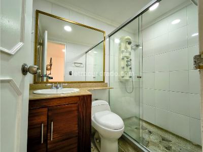 Apartamento de 3 alcobas en venta en El Poblado, Medellín, 140 m² · foto 8 de 15