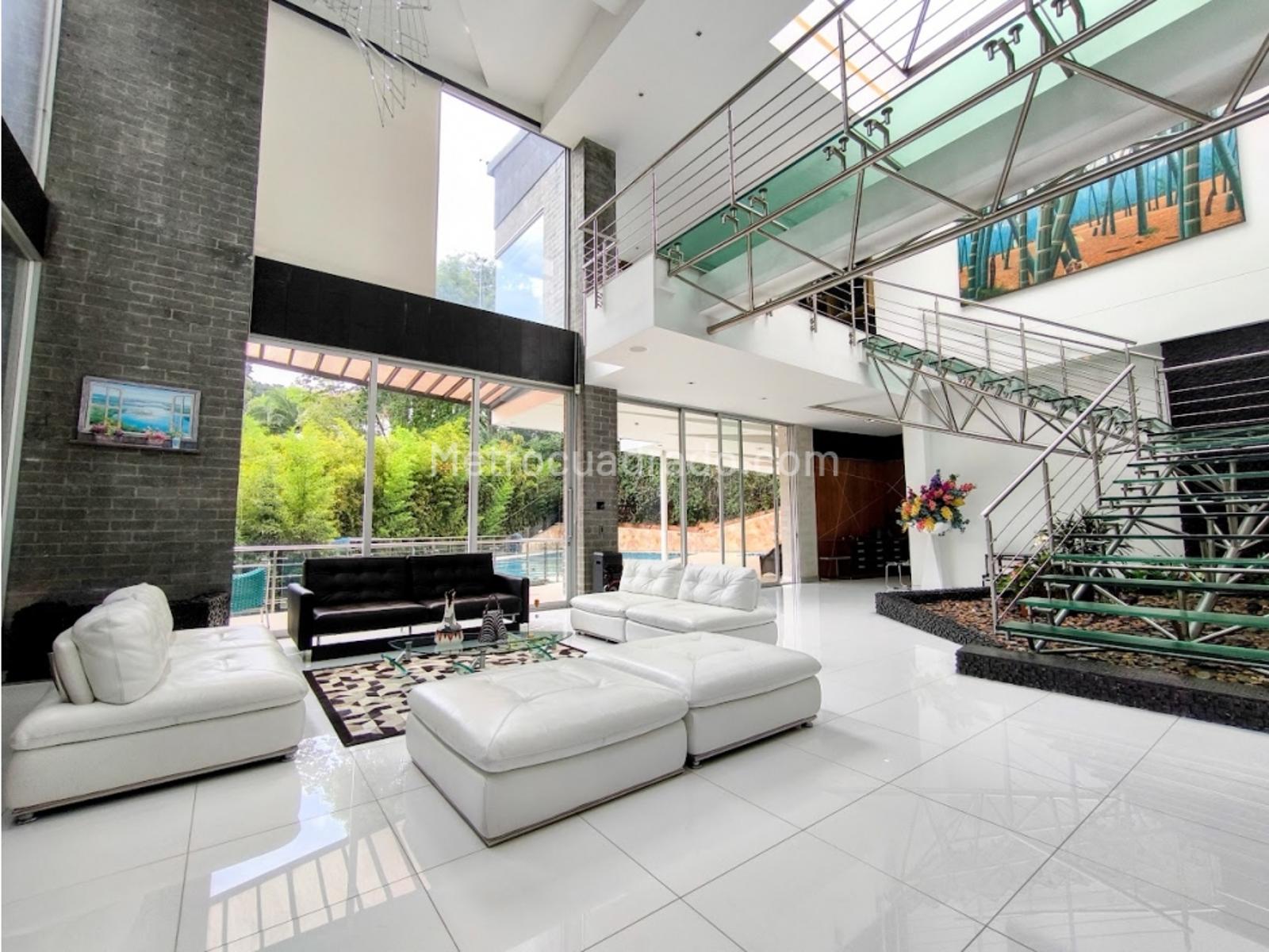 Casa de 5 habitaciones en venta en El Poblado, Medellín — imagen 1 de 14