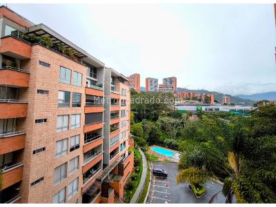 Apartamento de 3 alcobas en venta en Cumbres, Envigado, 84 m² · foto 4 de 9