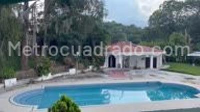 Casa de 5 alcobas en arriendo en La Riverita, Cali, 990 m² · foto 2 de 20