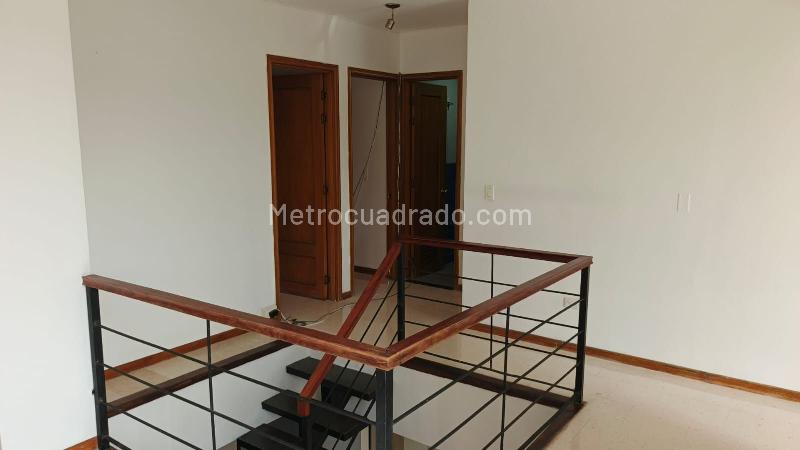 Apartment in Cali, Arboledas, Comuna 2 - Más