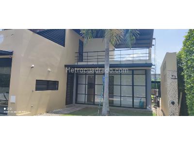 Casa de 4 alcobas en venta en Ricaurte, Girardot, 249 m² · foto 2 de 9