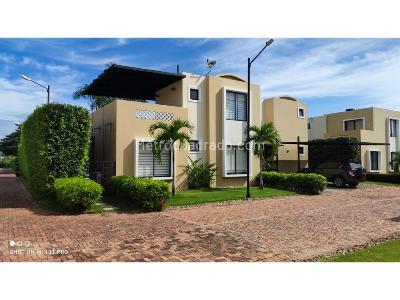 Casa de 4 alcobas en venta en Ricaurte, Girardot, 249 m² · foto 3 de 9