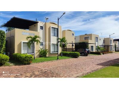 Casa de 4 alcobas en venta en Ricaurte, Girardot, 249 m² · foto 6 de 9