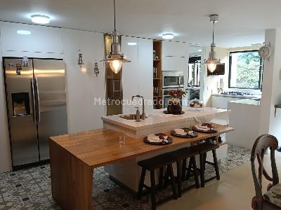 Apartamento de 3 alcobas en venta en El Poblado La Linde, Medellín, 295 m² · foto 3 de 20