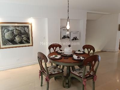 Apartamento de 3 alcobas en venta en El Poblado La Linde, Medellín, 295 m² · foto 8 de 20