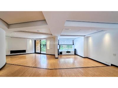 Apartamento de 3 alcobas en venta en Bella Suiza, Bogotá, 221 m² · foto 2 de 20