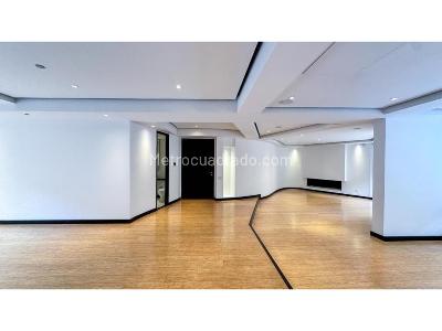 Apartamento de 3 alcobas en venta en Bella Suiza, Bogotá, 221 m² · foto 3 de 20