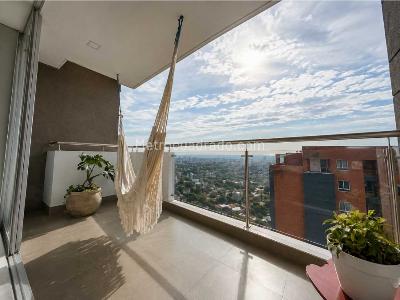 Apartamento de 3 alcobas en venta en Cristales, Cali, 122 m² · foto 3 de 11