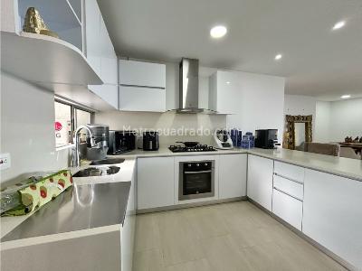 Apartamento de 3 alcobas en venta en Cristales, Cali, 190 m² · foto 16 de 20