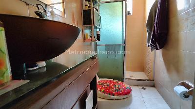 Casa de 5 alcobas en venta en La Salle, Bucaramanga, 260 m² · foto 9 de 12