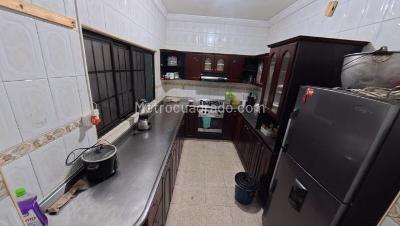 Casa de 5 alcobas en venta en San Alonso, Bucaramanga, 695 m² · foto 2 de 19