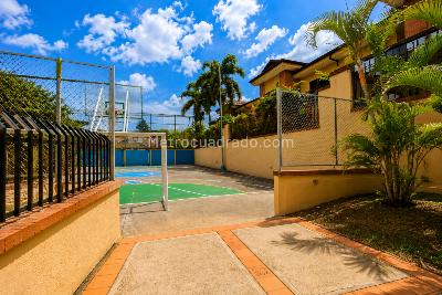 Casa de 4 alcobas en venta en Cañaveral, Floridablanca, 227 m² · foto 13 de 14