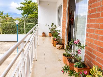 Apartamento de 3 alcobas en venta en Cañaveral, Floridablanca, 144 m² · foto 2 de 11