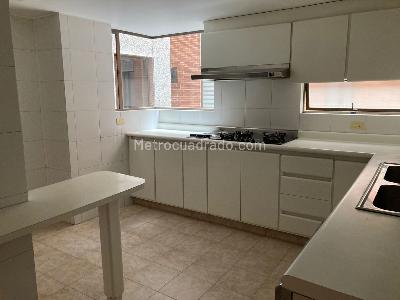 Apartamento de 3 alcobas en venta en Chico, Bogotá, 250 m² · foto 9 de 20