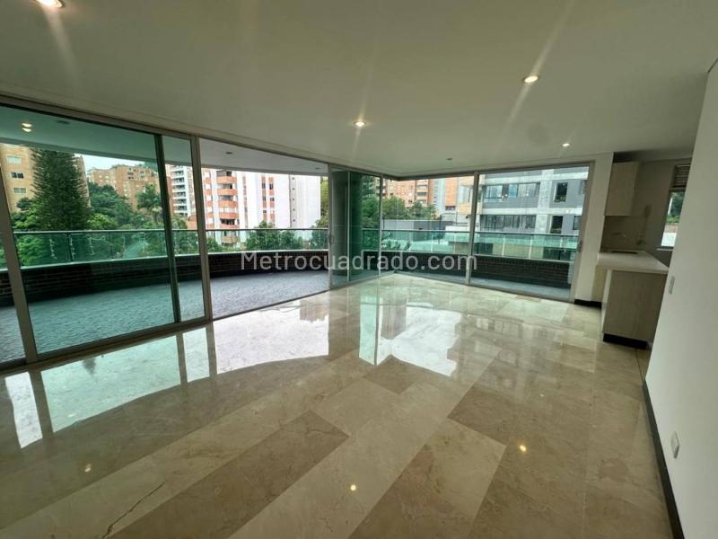 Apartamento de Lujo de 3 Alcobas y 5 Baños en El Poblado - 2