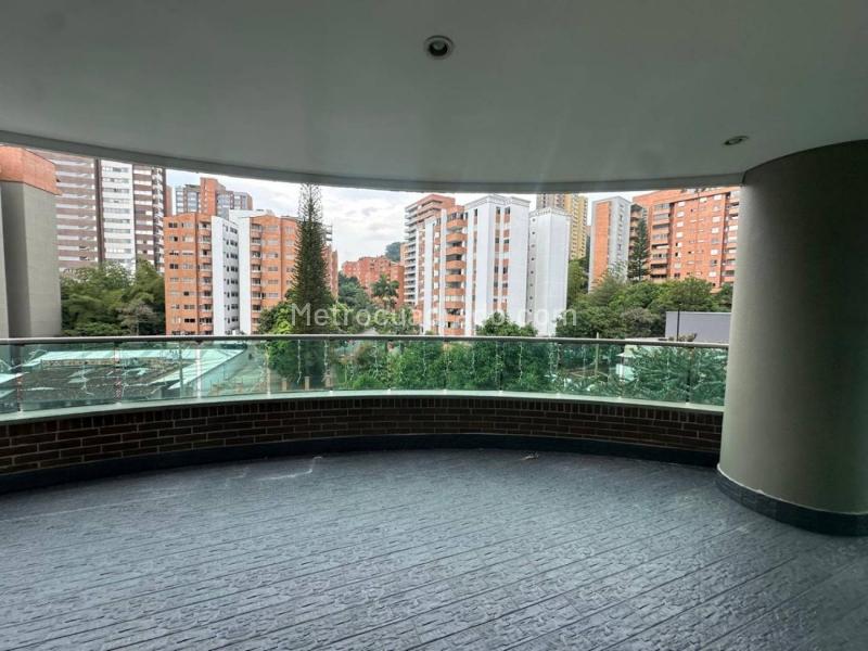 Apartamento de Lujo de 3 Alcobas y 5 Baños en El Poblado - 9