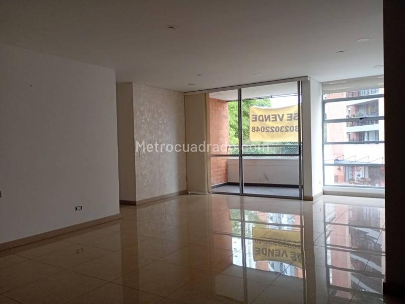 Spacious 3BR Apartment with Natural Light in El Poblado