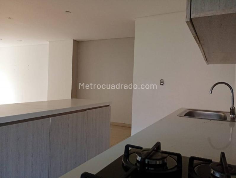 Spacious 3BR Apartment with Natural Light in El Poblado - 5