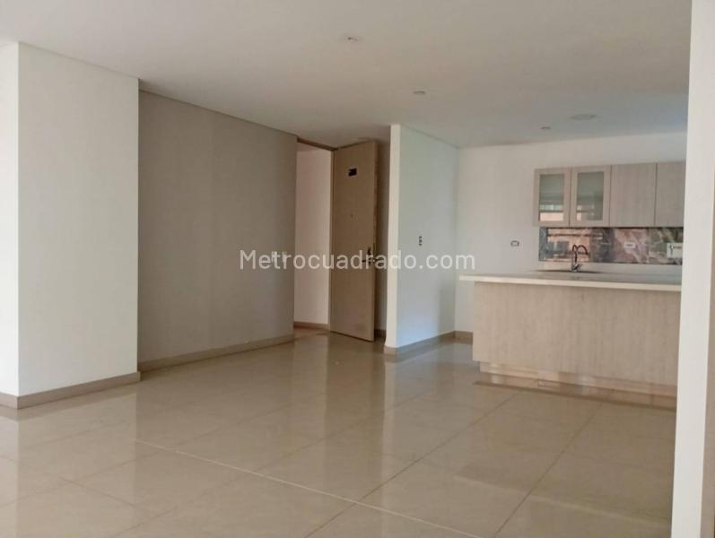 Spacious 3BR Apartment with Natural Light in El Poblado - 6