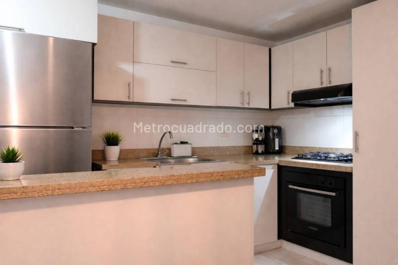 Apartamento Exclusivo de 3 Alcobas con Balcón en Medellín - 2
