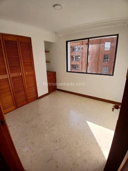 Elegant 3BR Apartment in Aguacatala - 2