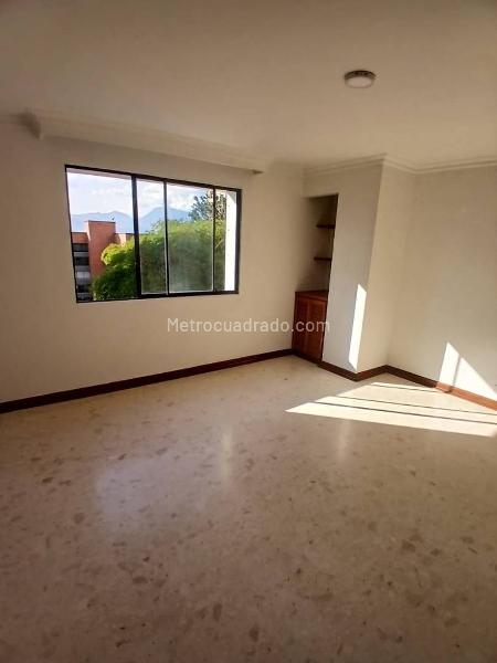 Elegant 3BR Apartment in Aguacatala - 4