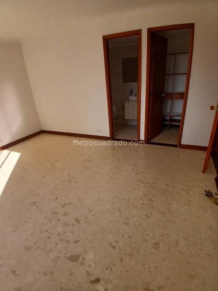 Elegant 3BR Apartment in Aguacatala - 6