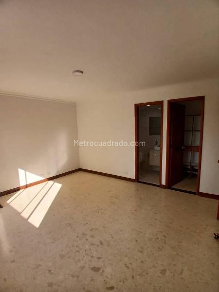 Elegant 3BR Apartment in Aguacatala - 7