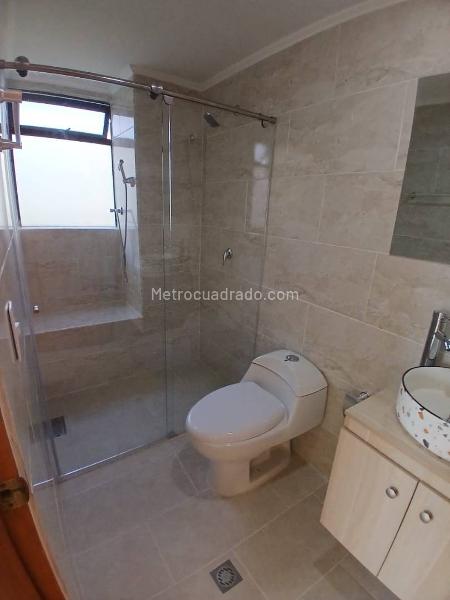 Elegant 3BR Apartment in Aguacatala - 9